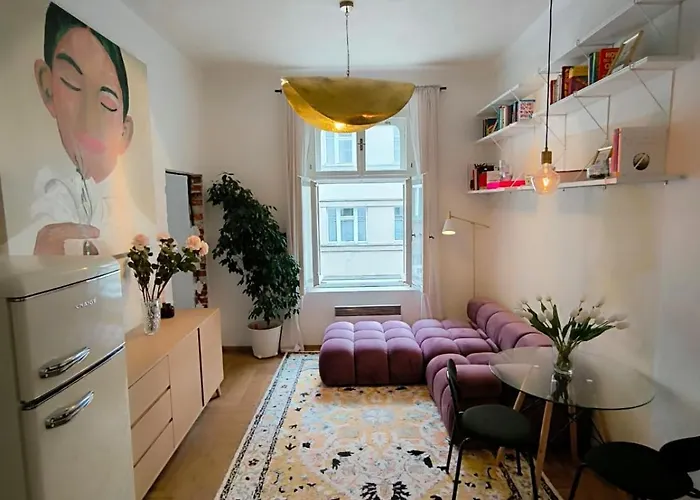 Arty Street Krymska Apartment Prag